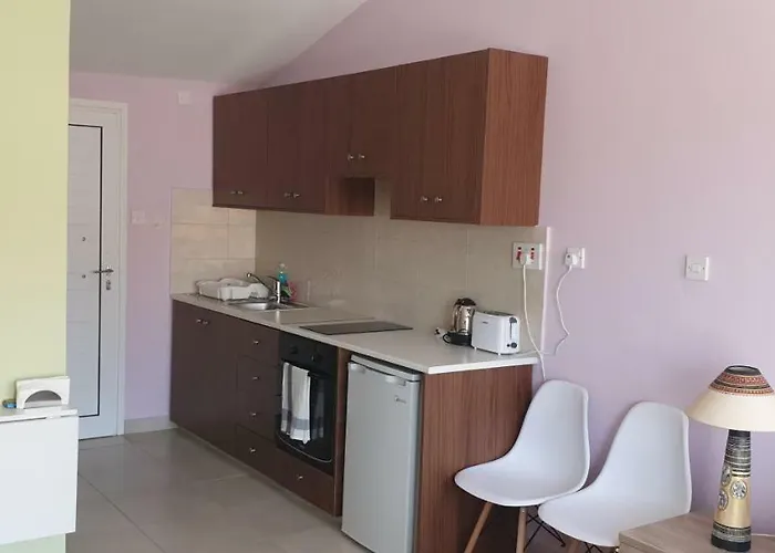 Emilia 11 アパート Polis